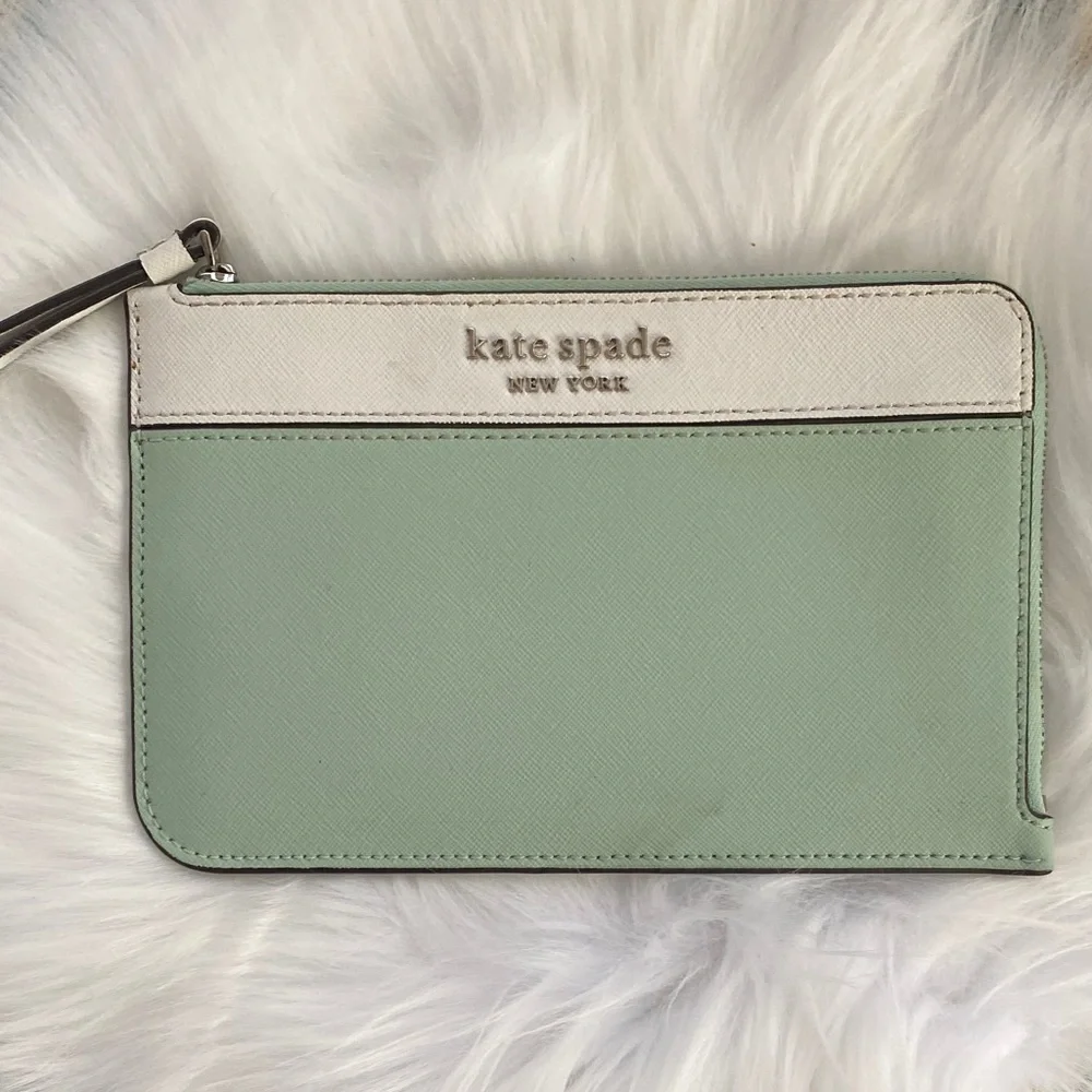 Kate Spade New York Medium L-Zip Wristlet -EUC